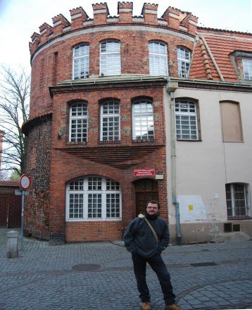 Del av stadens fästningsverk (Baszta koci łeba), i vilken institutionen för polska språket är inrymd.