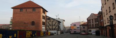 Gata som löper utmed vallgraven.