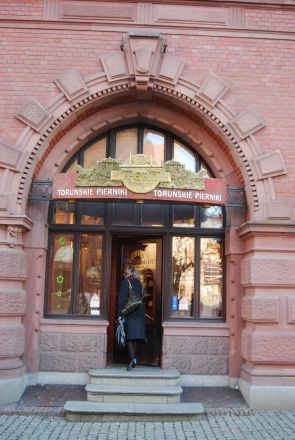 Här köper man pepparkakor, en toruńsk specialitet (affären är inrymd i Arthurshof).