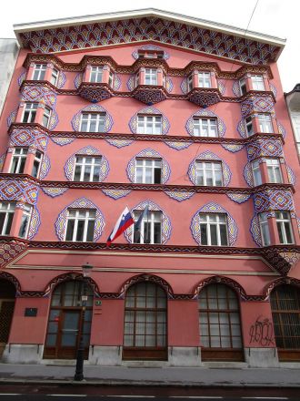 Slovensk nationell arkitektur på Miklosiceva.