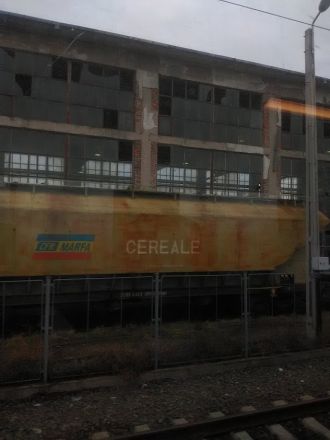 Någonstans i Rumänien. Fotot taget från tåget.