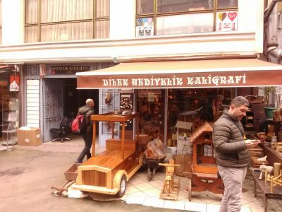 Mellan Süleyman-moskén och Stora basaren.