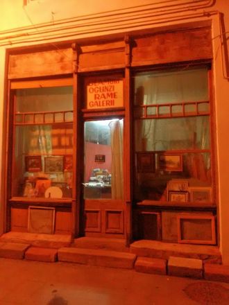 Affär i Craiova som säljer speglar, ramar mm.