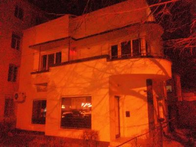 Funkishus på vägen till hotellet.