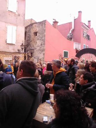 Nyårsmusik på terrassen till Italienska huset, Rovigno.