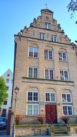 ... och ett gammalt hus till.