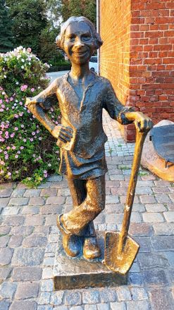 Bagargesäll intill Brama Targowa. Enligt legenden hindrade han 1521 Tyska orden från att återerövra&nbsp;Elbląg.