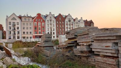 Mer av i grunden gammal form och nya inslag.