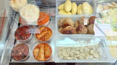 Ukrainsk mat att välja på. Här åt jag lunch.