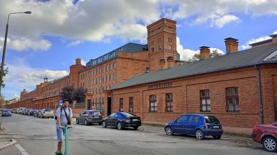 Fabriksbyggnad på Tymieniecki-gatan.