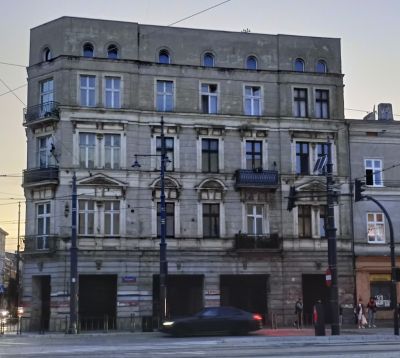 Ohämmad nyklassicism; gillar det platta taket, ja hela huset.