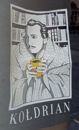 Kołdrian är ett drama av Juliusz Słowacki (i skyltfönstret till en bokhandel).