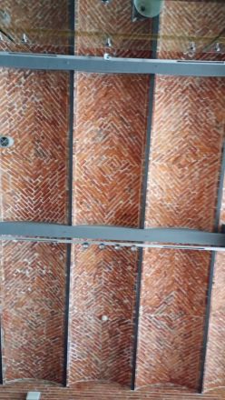 Tak i gammal fabriksbyggnad på Manufaktura-området.