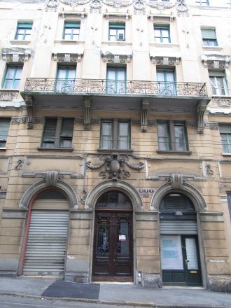 Hus på Via Martiri della Libertà (Frihetsmartyrernas gata).